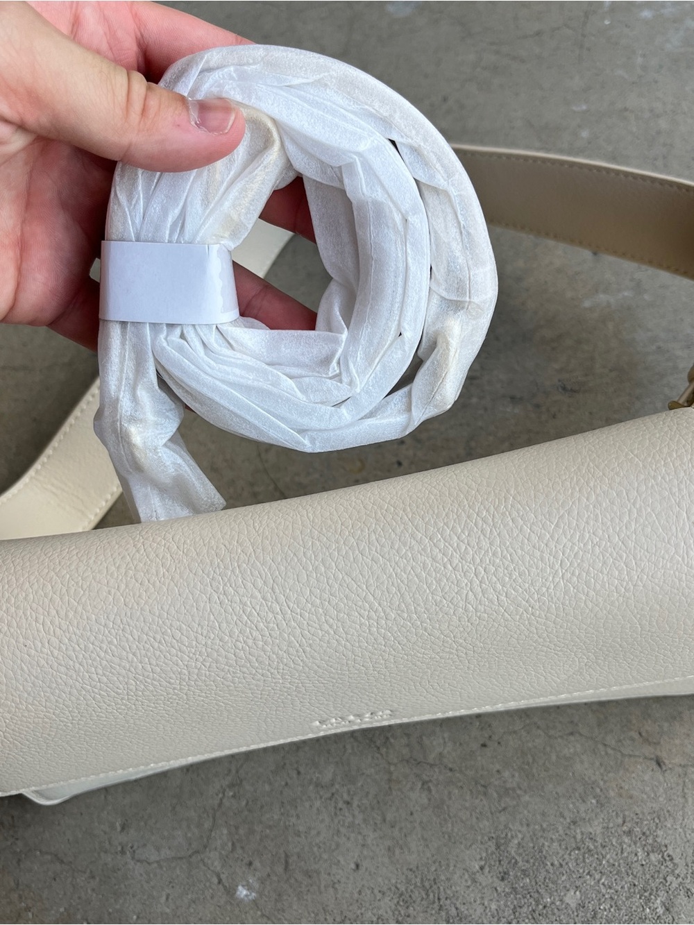 Freja New York Cream Shoulder Bag - Picture 9 of 10